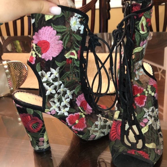 Liliana Pink and Black Sandals with Open Design - Picture 9 of 12